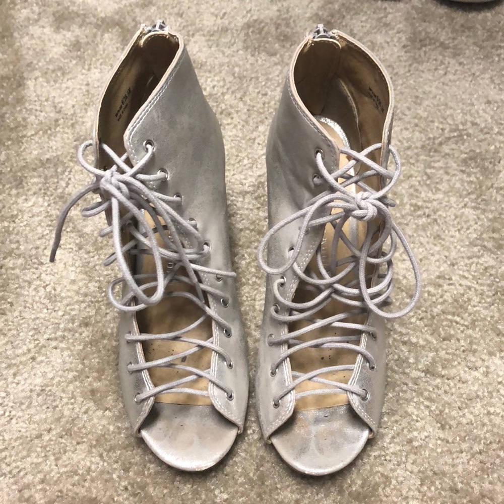 Chinese laundry lace up heels EUC